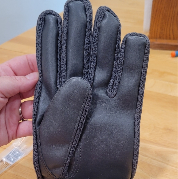 Gloves - Picture 4 of 5